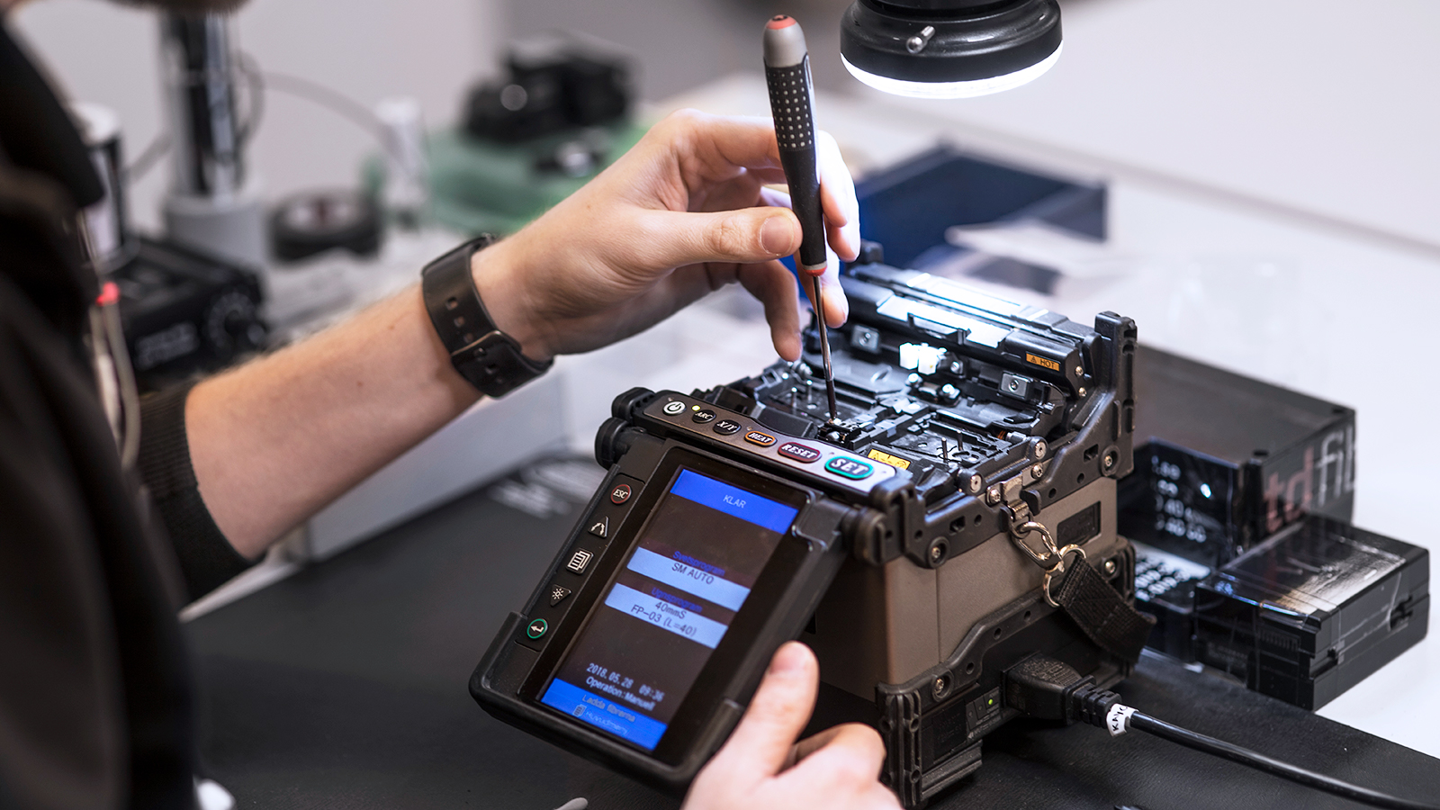 Service-at-Hexatronic-Fiberoptic