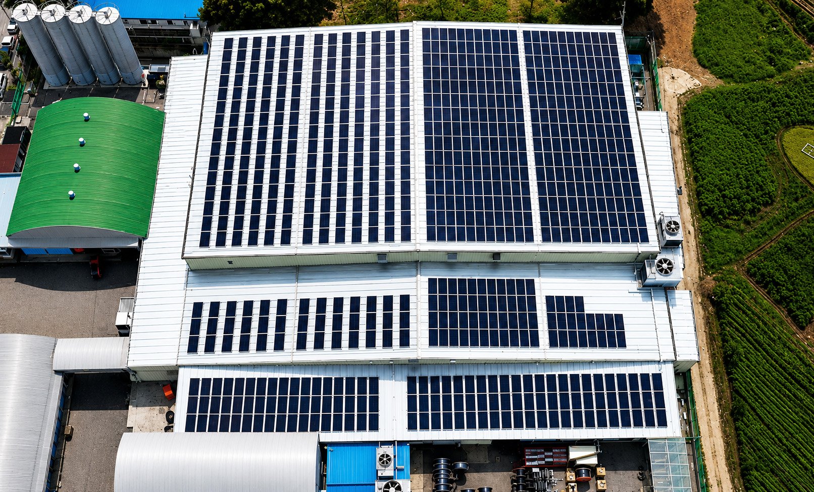 Knet-FAC-Solar-power-on-roof-web