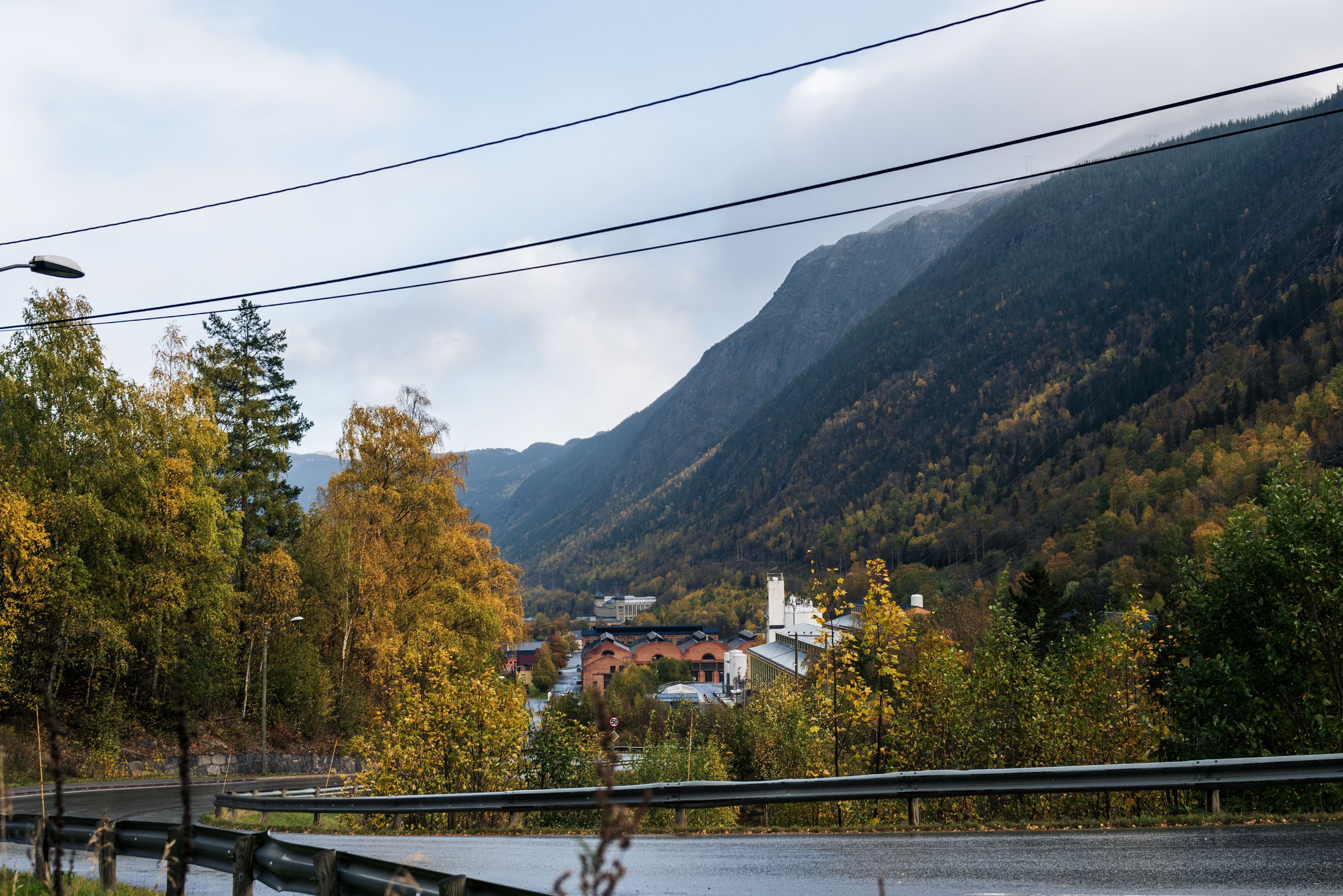 Nature_NO_Rjukan-village_L1020360_web