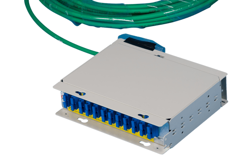 Grå ODF-enhet, prefab med SC/PC-kontakter och grön kabel